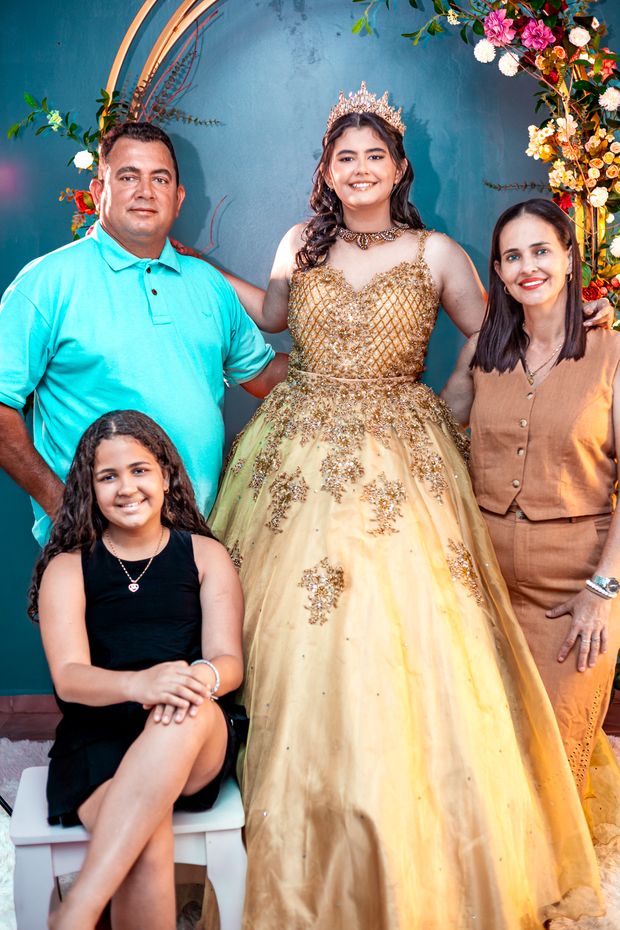 15 anos & debutante — fotografia da página do serviço
