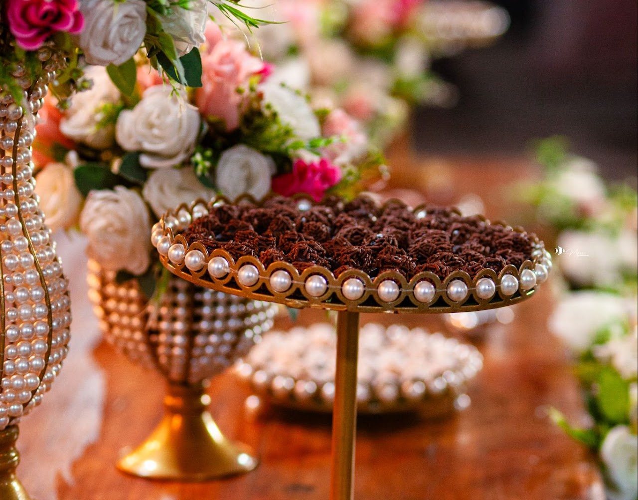 Os detalhes da sobremesa e da mesa do jantar também contam como a recepção foi preparada.