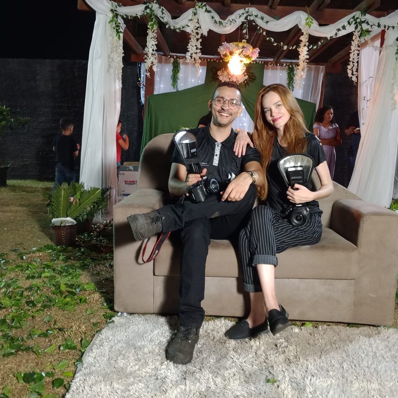 Saída dos noivos em celebração