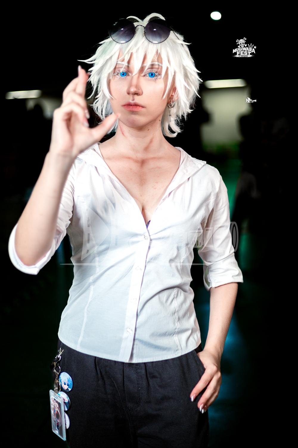 Cosplay de Gojo (Jujutsu Kaisen) no Mugiwara Fest