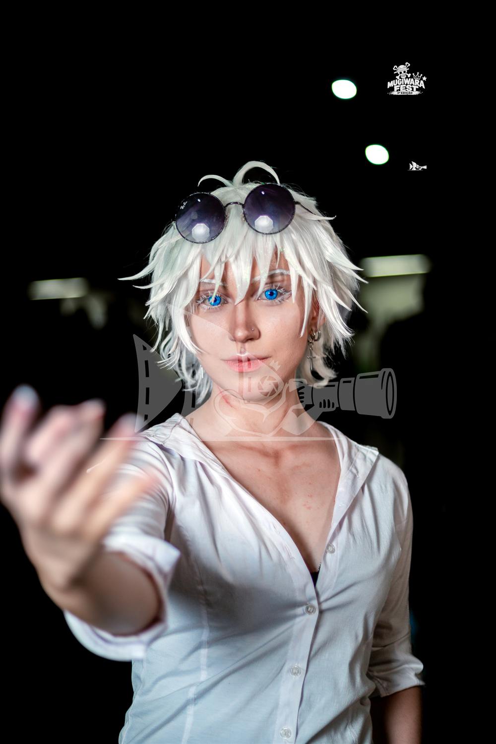 Cosplay de Gojo (Jujutsu Kaisen) no Mugiwara Fest