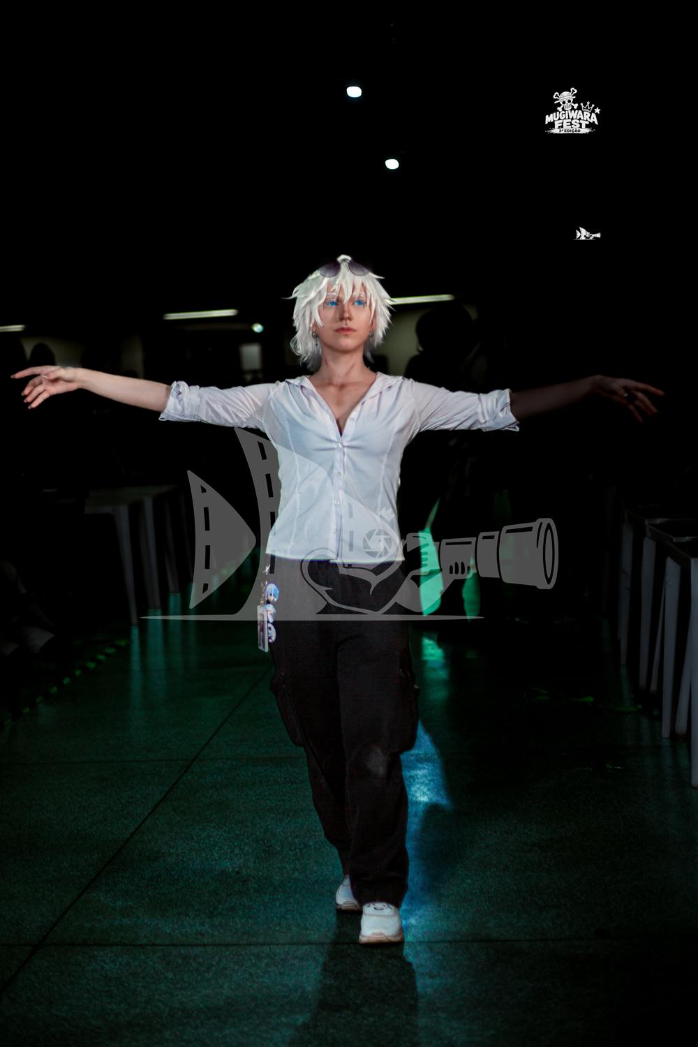 Cosplay de Gojo (Jujutsu Kaisen) no Mugiwara Fest