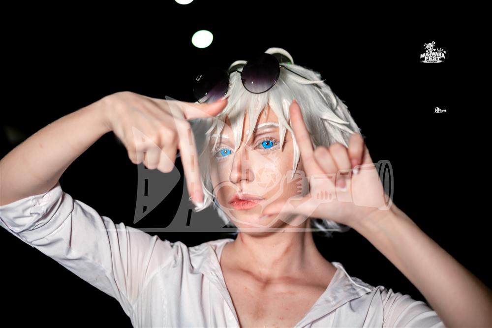 Cosplay de Gojo (Jujutsu Kaisen) no Mugiwara Fest