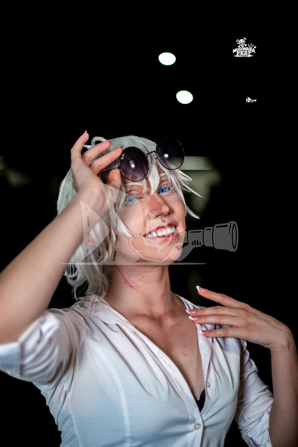 Cosplay de Gojo (Jujutsu Kaisen) no Mugiwara Fest