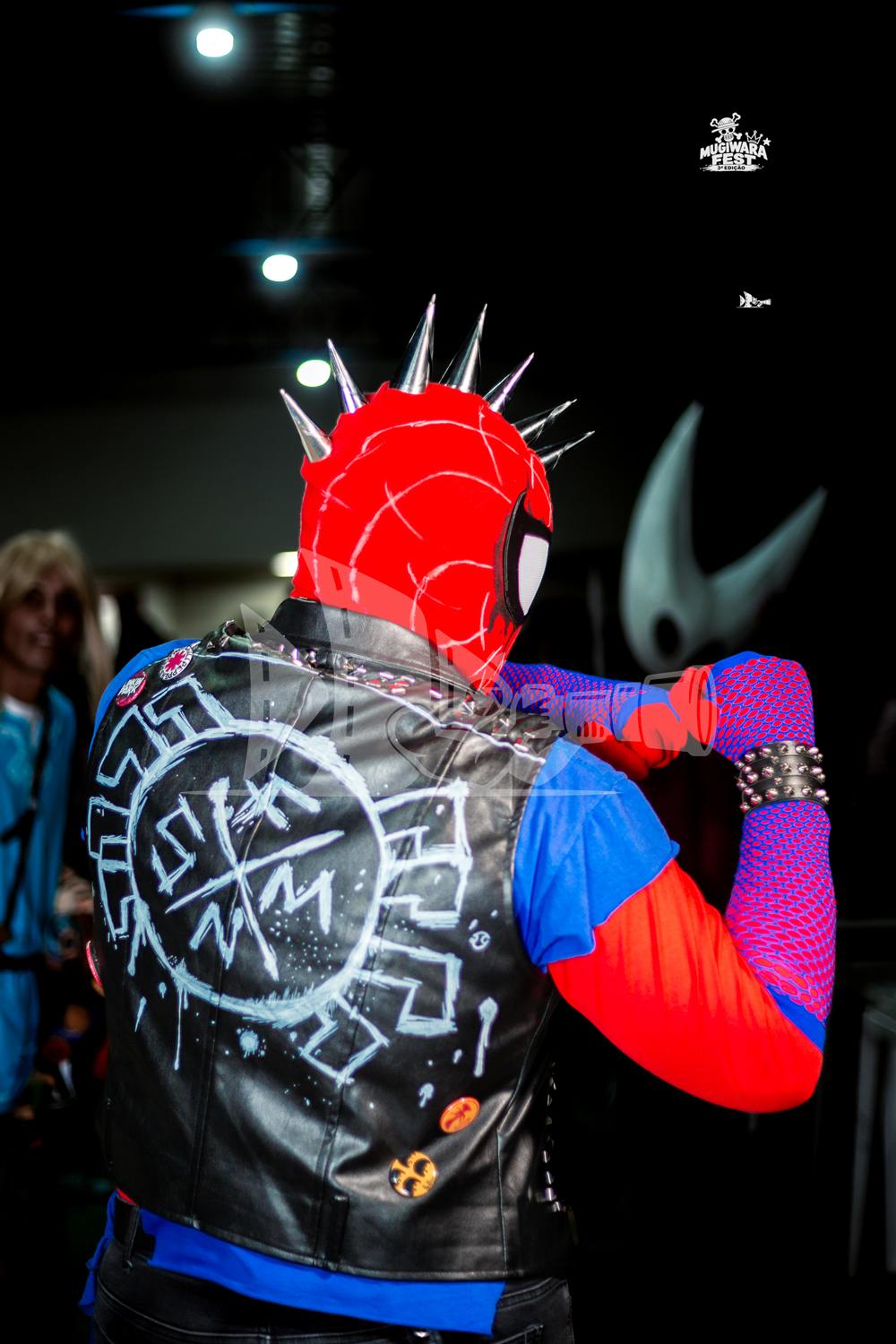 Cosplay de Homem-Aranha Punk (Aranhaverso) no Mugiwara Fest